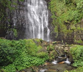 第一站：五峰旗瀑布，水花溅了一脸
