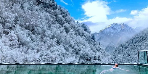 雪山上泡温泉？太爽了吧！