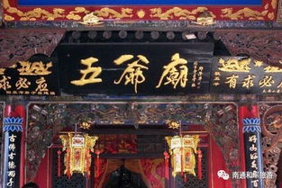 凌晨五点的雍和宫：当香火撞上不孕焦虑