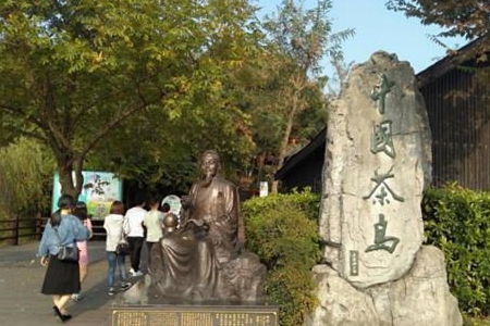 博物馆长得像被雷劈过的吉他