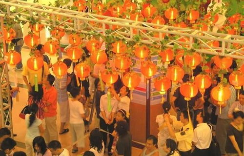 厦门中秋风俗：闽南赏月、吃月饼、猜灯谜热！