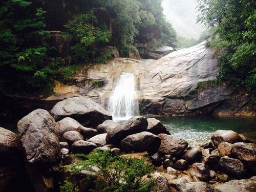 #2 翡翠谷 —— 被称作“小九寨沟”，但其实更像是某某旅游局宣传图拼接出来的幻觉！