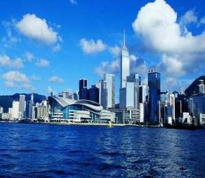 维港之美：香港岛与九龙半岛之间的璀璨明珠