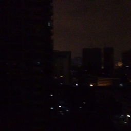 夜深人静时床下那只手在抓，这是怎么回事呢？