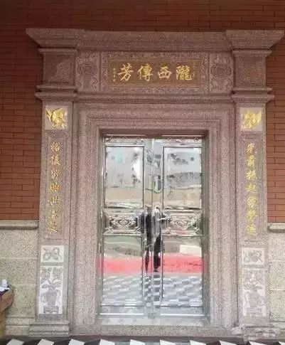 朝南的大门颜色风水,大门朝南的房子怎么设计