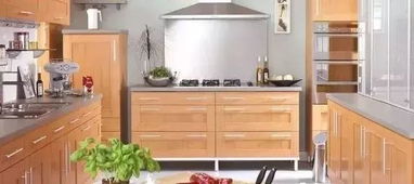 厨房位置能否调整以改善风水？窗台摆放哪些植物最适宜？