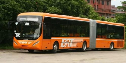 一、 初识 792 路：从轻轨到公交的“跨界秀”