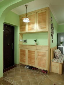 进门鞋柜和厨房门一体的装修效果图,进门鞋柜相邻厨房风水