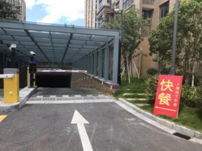 小区大门离路口多少米才合格,小区门口进入主路