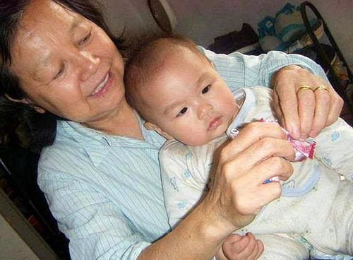 四、  那一夜， 镜子里有张脸：真实案例改编