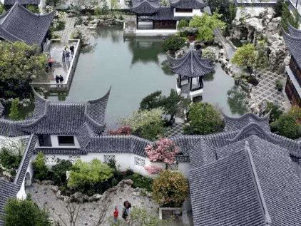 1．宫殿与山水——谁才是主角？