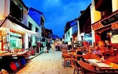 2. 阳朔西街：体验当地风土人情