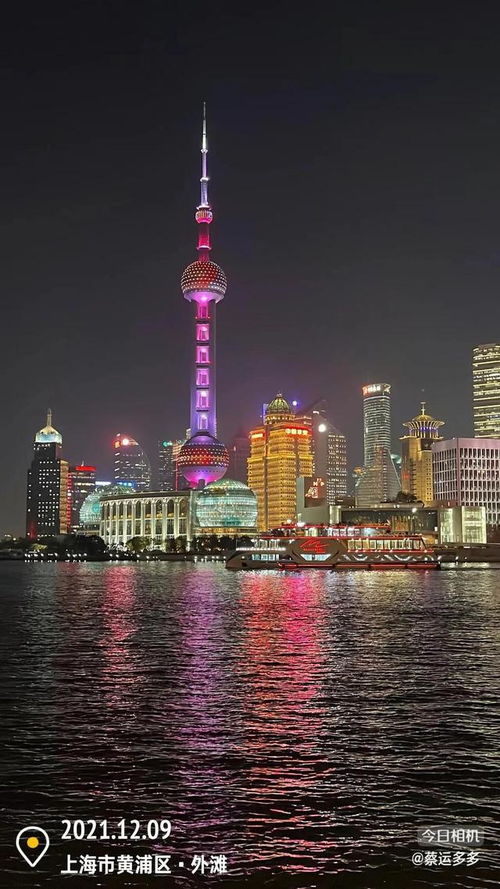 二、 漫步外滩，感受百年历史的沧桑