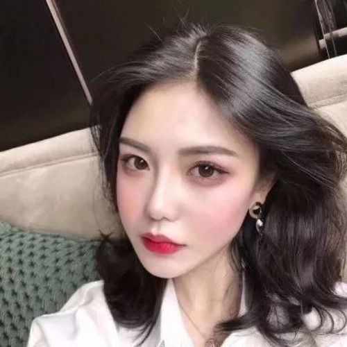 霸气高冷艺名女生，她的真实身份是什么？