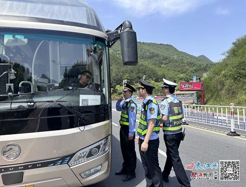 公共交通运输：便捷的出行方式