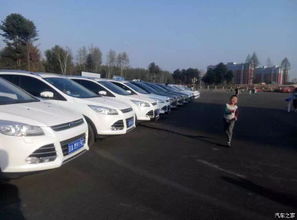 b）若是老旧小轿车：