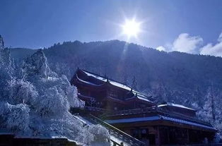 峨眉山：下雪的寺庙简直绝了