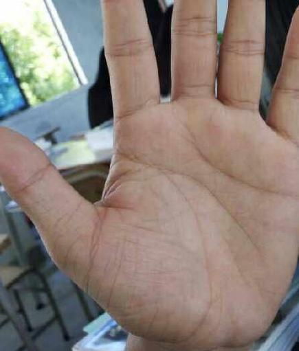 手相中高情商特征明显，能否分享一个搞笑的顺口溜来解读？