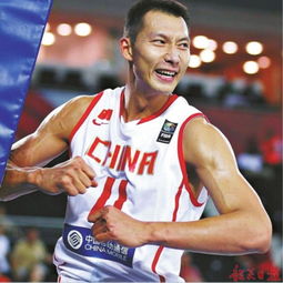 互动现场， 易建联与球迷共度欢乐时光