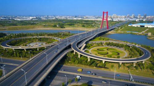 行驶途中：较高速公路上的故事