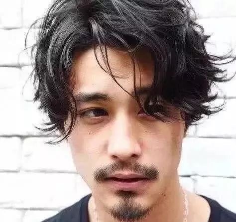 梦见头发变长想剪发，这预示着我要去理发吗？