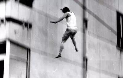 梦见别人跳楼摔死是什么不祥的预兆？