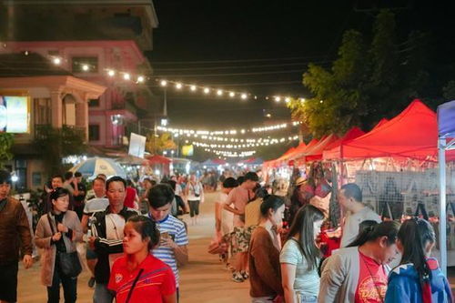 四、 吉林市夜市——灯光秀+炸鸡狂欢