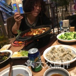 宝食港-未来美食空间站：探索未知的美味（其实就是各种网红店）