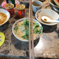 3. 白吉馍：香脆可口的老字号面食
