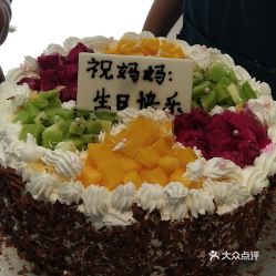 附近惊喜发觉: 蛋糕屋后面有个神秘通道!