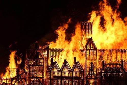 那东西夜晚，  钟声响起