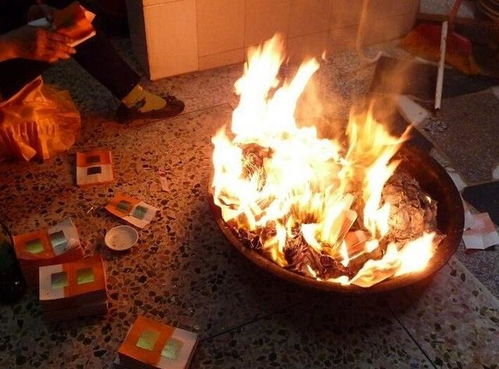 梦见以故亲人给我烧纸钱，这预示着什么吉凶？