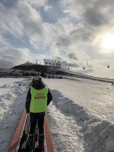 1. 即墨金山滑雪场：青岛最较大规模滑雪场