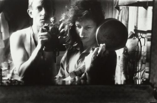 黑中的身影：一个模糊的轮廓