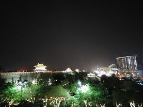 安康半夜三更瞎溜达指南：一场稀里糊涂的魔幻现实主义大戏