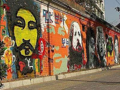 涂鸦墙：色彩斑斓有点刺眼