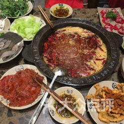 一、苗家香草肉：牛腩VS猪肉大战