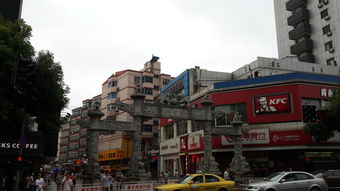 2. 夫子庙：品尝地道美食 (但人太多!)
