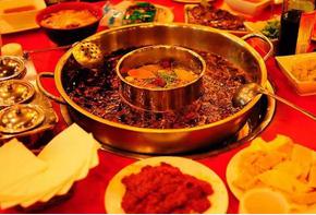 住宿美食：从天堂到地狱的垂直坠落