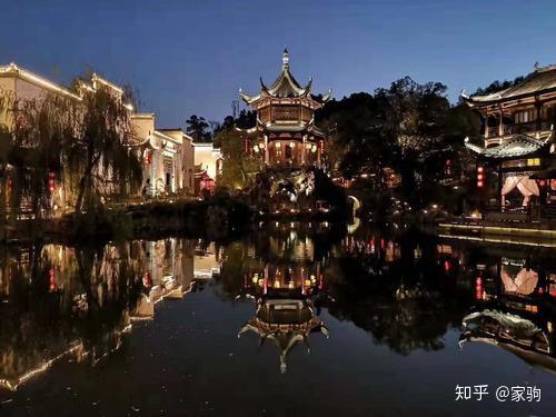 梗深层次的原因：过度商业化与文化内核缺失