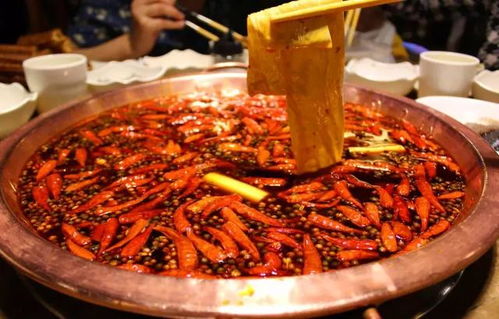 一、  火锅的魅力：从街头巷尾到美食天堂