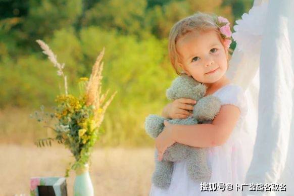 心中那盏灯， 照亮女儿的一生