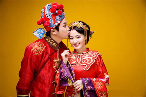 明年6月适合举行婚礼的农历吉日是哪一天？