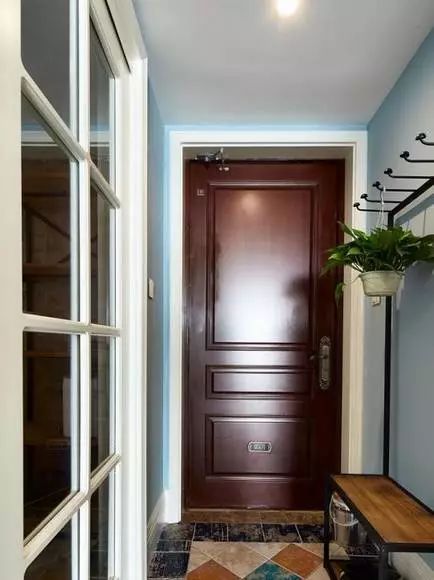 入户大门正对风水球，这样的布局是否合适呢？