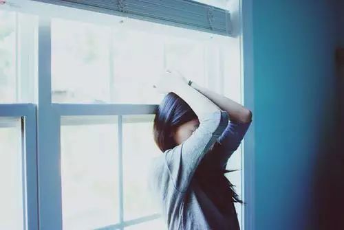 富贵人家为何越算命越觉得好，算命先生说我中年会过一道坎？