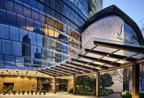 Lianhe Plaza 酒店系列：兼顾商务与休闲需求