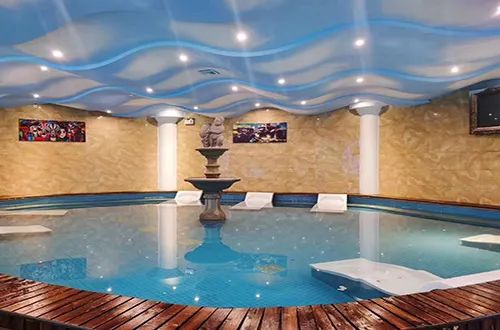 加班狗阿强：水床上飘着比沙发上瘫着爽