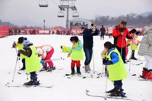 西岭雪山亲子嘉年华：挑战勇气与力量