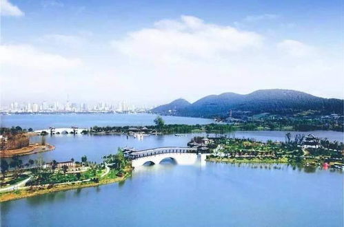 2. 云龙湖 - 都市中的世外桃源