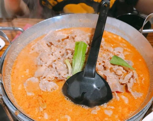二、美食地图——从清爽鱼汤到酥脆炸鸡